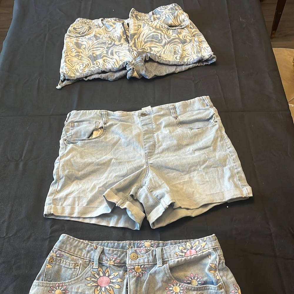Shorts bundle 3 pairs size 11/12
